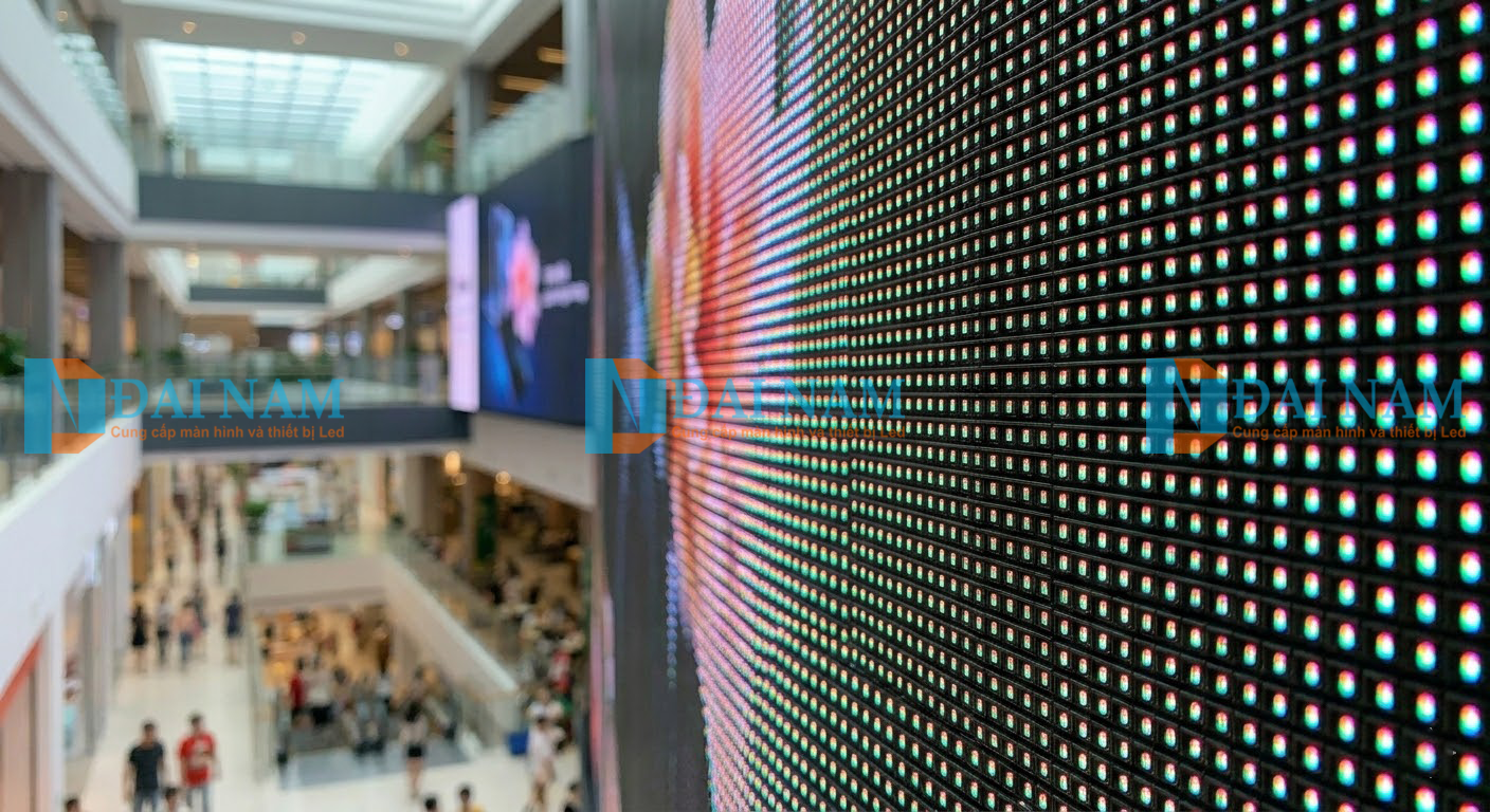 Cận cảnh module màn hình LED P2.5 indoor với bóng LED SMD 2121 hiển thị hình ảnh rực rỡ và sắc nét.