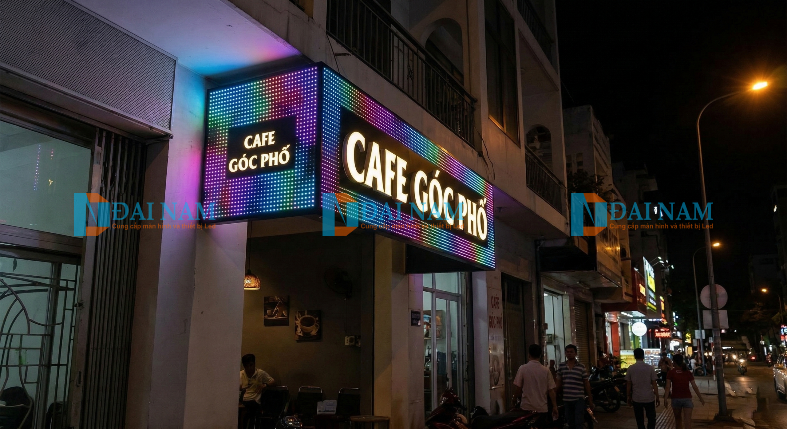 Biển vẫy quảng cáo LED ruồi 5mm đa sắc kết hợp chữ nổi Mica hắt sáng nền bằng LED full color, tạo hiệu ứng nhấp nháy đuổi độc đáo và thu hút khách bộ hành vào ban đêm, không logo.
