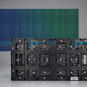 Chi tiết hai mặt module màn hình LED P1.25 trong nhà. Mặt trước hiển thị dải màu gradient xanh dương-xanh lá cây sắc nét, minh họa mật độ điểm ảnh 1.25mm siêu nhỏ. Mặt sau hiển thị cấu trúc cơ khí nhựa đen, bo mạch điện tử chi tiết, các cổng kết nối tín hiệu và nguồn, và các điểm bắt vít cơ khí.