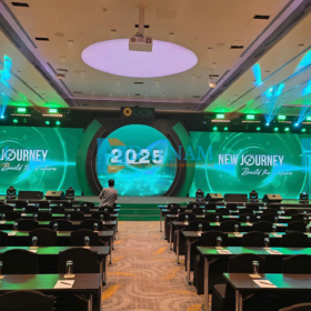 Thi công lắp đặt màn hình LED sân khấu sự kiện chuyên nghiệp cho hội nghị OCB New Journey 2025 bởi Đại Nam Groups.