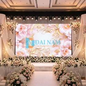 Màn led P2.5 indoor trên sân khấu tiệc cưới sự kiện lộng lẫy tại TP.HCM, hiển thị đồ họa full color sắc nét nhờ card Novastar và bộ xử lý hình ảnh.