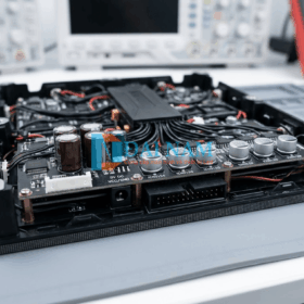 Mặt sau module màn hình LED P1.53 với IC điều khiển ICN2153, cổng Hub75E và chân nguồn 5V