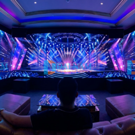 Trải nghiệm góc nhìn ngang 140 độ từ màn hình led phòng hát KTV