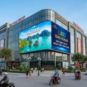 Tổng quan dự án lắp đặt màn hình LED P4 ngoài trời chuyên nghiệp cho tòa nhà thương mại.