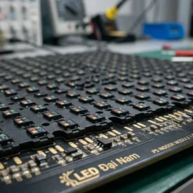 Cận cảnh linh kiện và cấu tạo module của màn hình led P5 trong nhà chính hãng