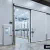 Hình ảnh tổng quan hệ thống kho đông lạnh công nghiệp hiện đại bảo quản hàng hóa.